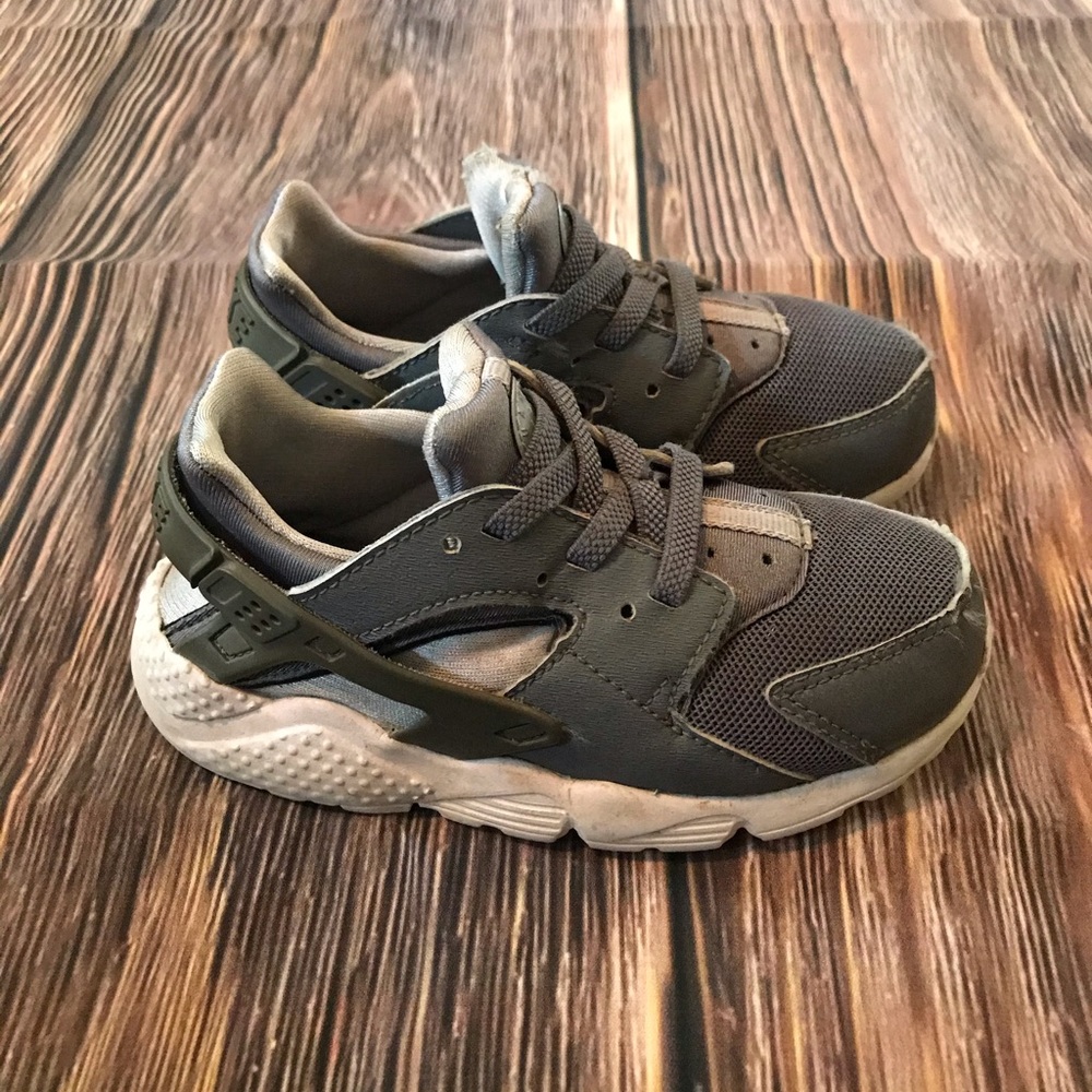 Gray Nike Huarache  - Boys Shoes